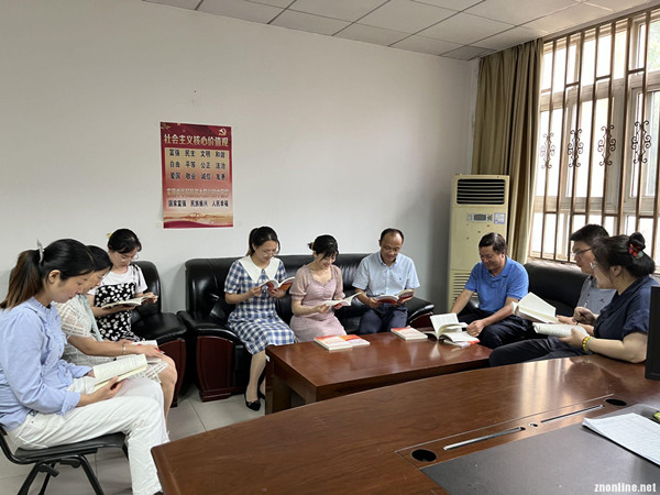 bevictor伟德体育“中国乡村振兴研究院”主编的社区治理培训教材被民政厅采纳(图2)