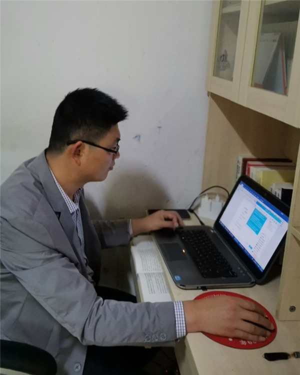 bevictor伟德体育：利用抗疫教科书 讲好线上思政课(图1)