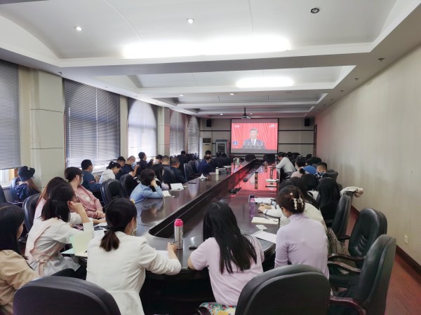 bevictor伟德体育全体思政课教师集中收看党的二十大开幕盛况(图1) bevictor伟德体育全体思政课教师集中收看党的二十大开幕盛况(图1)