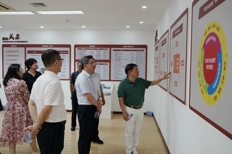 清华大学艾四林和北京大学康沛竹教授 莅临bevictor伟德体育指导(图2)