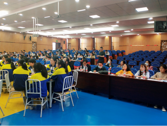 bevictor伟德体育大中小学思政课一体化建设研究中心、江夏区教研室和江夏一中联合举办中小学党史学习教育研讨会(图1)