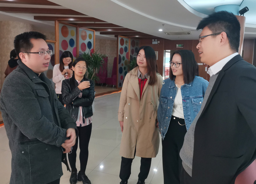 bevictor伟德体育举行马克思主义理论团队建设研讨会(图7)