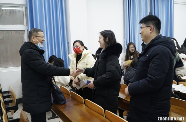 武昌理工公司党委书记汪继平一行深入课堂听思政课(图3) 武昌理工公司党委书记汪继平一行深入课堂听思政课(图3)