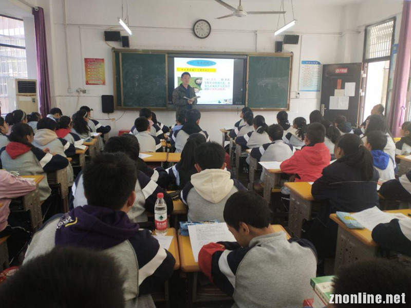 bevictor伟德体育大中小学思政课一体化建设研究中心教师赴江夏区两所中学听课座谈(图3)